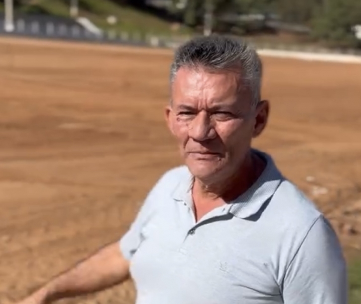 Tarcisio do Mercado realiza vistoria nas obras do Campo de Futebol do Polvilho