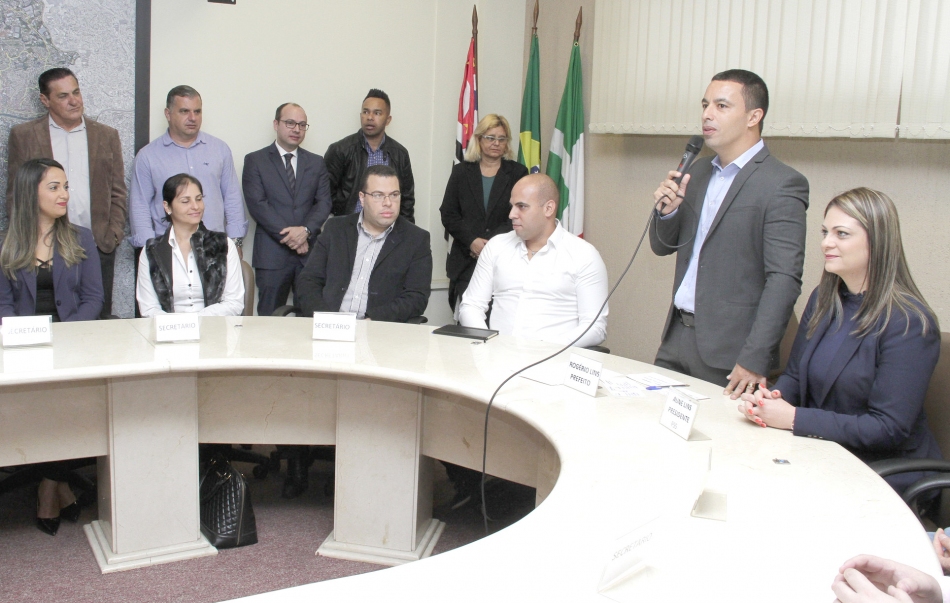 Rogério Lins troca seis secretários e PSDB ganha espaço em Osasco