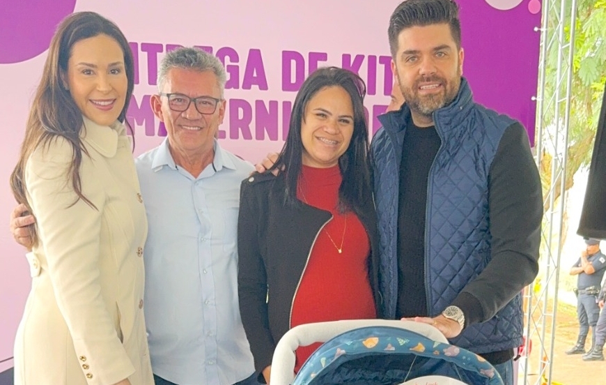 Danilo Joan e Nadja Haddad entregam 114 kits do Programa Coração de Mãe