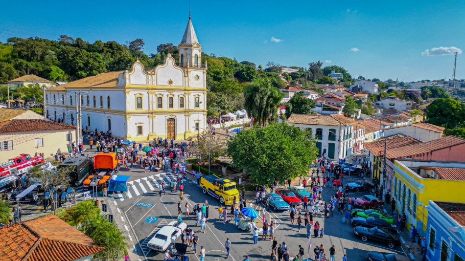 Mais de 30 mil pessoas participam do 21º Antigomobilismo de Santana de Parnaíba 