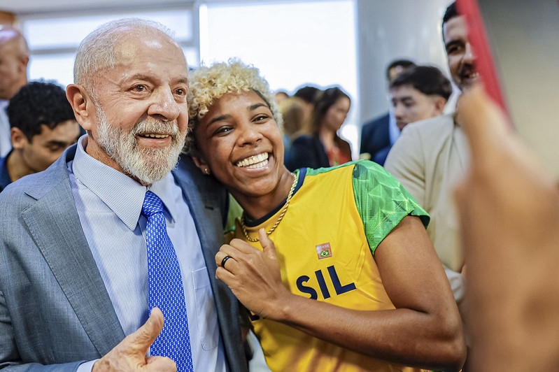 Presidente Lula assina decreto que reajusta Bolsa Atleta