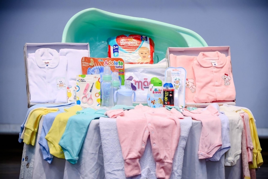 Santana de Parnaíba entrega mais de 100 enxovais para as mães parnaibanas