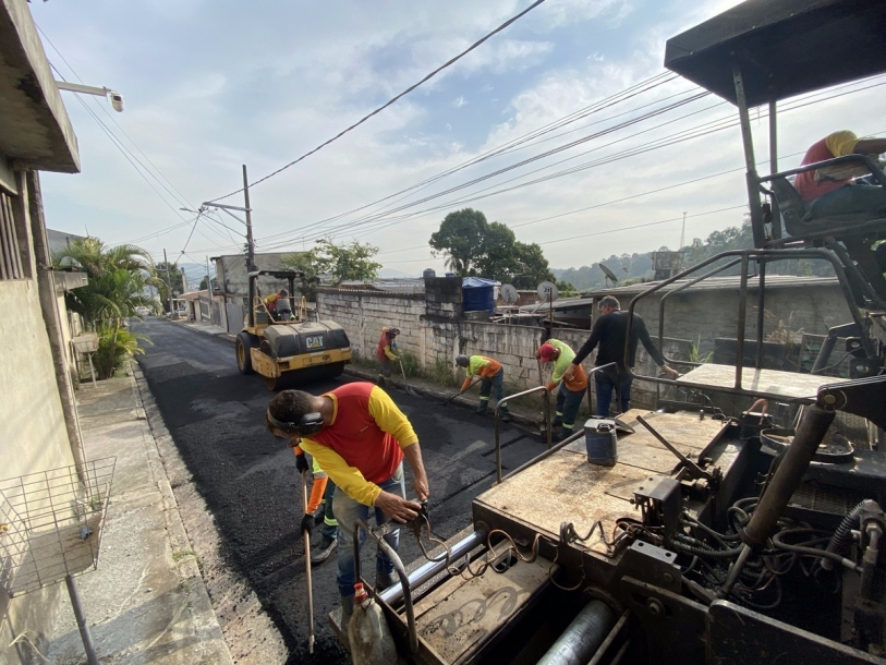 Cajamar pavimenta novas ruas para melhorar infraestrutura urbana