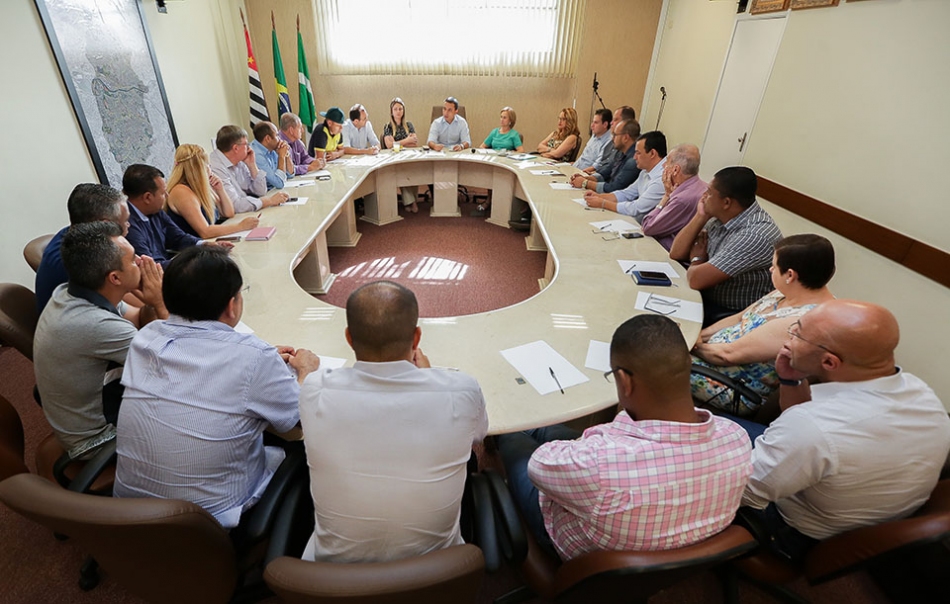 Prefeito Rogério Lins reúne vereadores e pede união em prol de Osasco