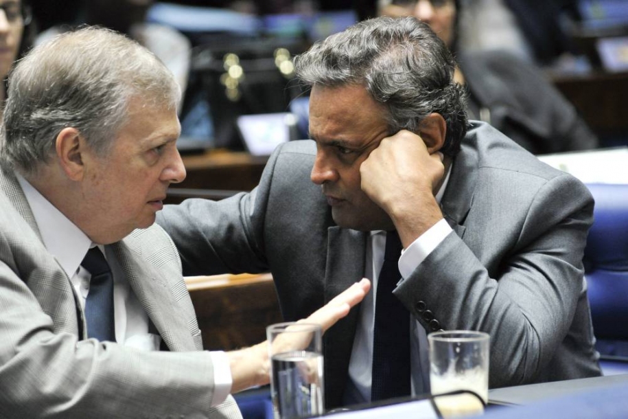  Aécio Neves destitui Tasso Jereissati da liderança do PSDB 