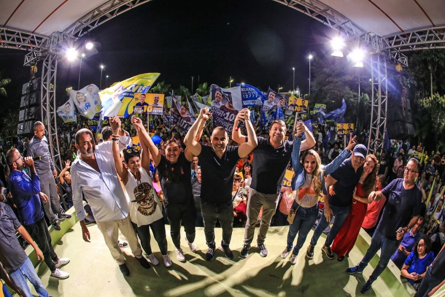 Evis Cezar realiza caminhada e comício em Santana de Parnaíba 