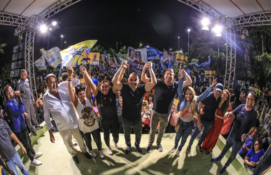 Elvis Cezar realiza carreata e comício na largada de sua campanha eleitoral