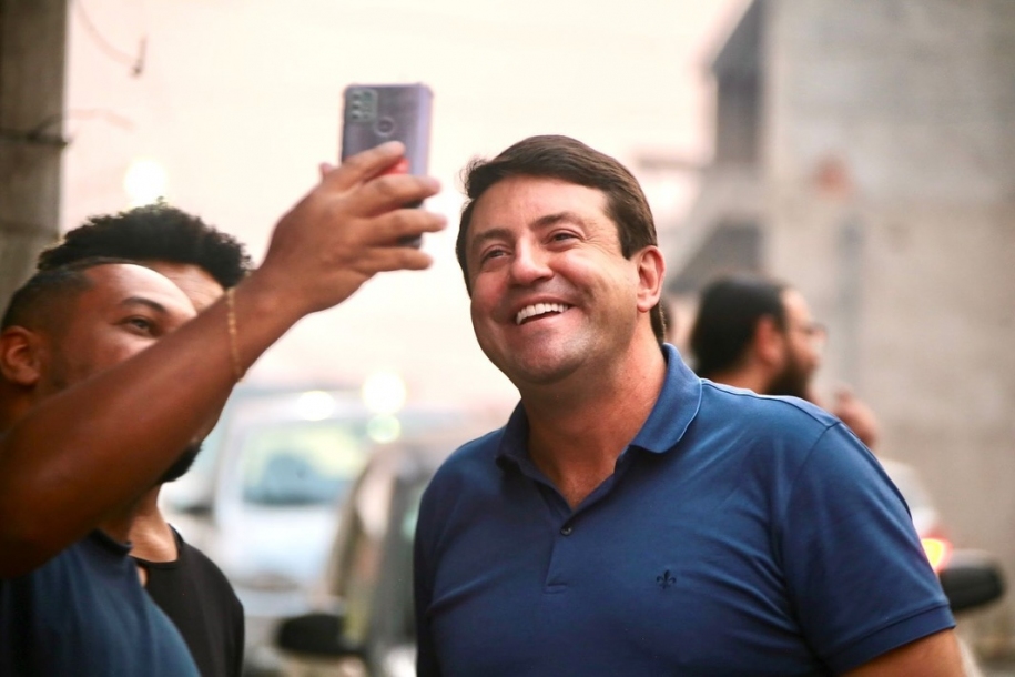 Elvis Cezar realiza caminhada no Bairro Jaguari e recebe apoio dos moradores 