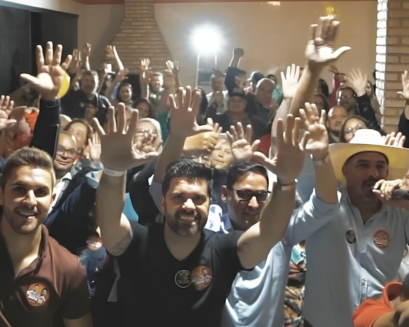 Danilo Joan e Kauãn Berto participam de reunião com moradores de Cajamar