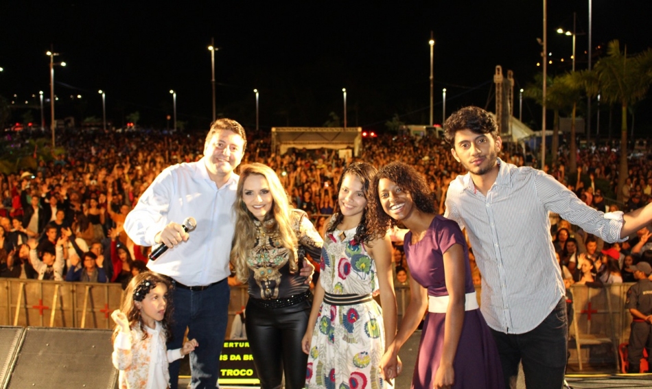 Parnaíba: mais de 15 mil pessoas participam da festa de 437 anos 