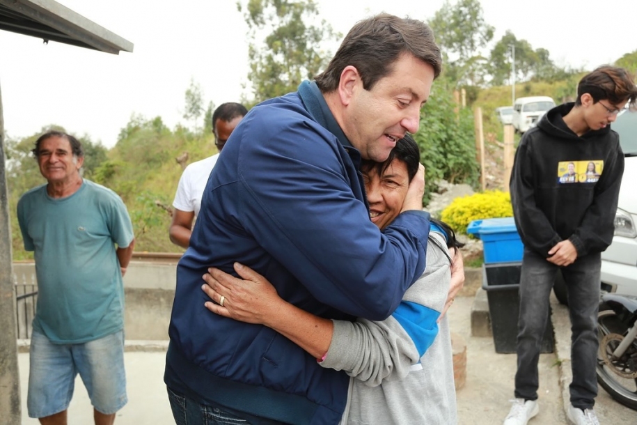 Elvis Cezar reafirma compromisso com Santana de Parnaíba em encontros com moradores