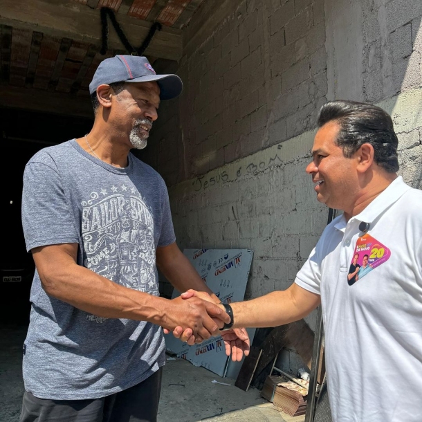 Teco Godoy apresenta planos para Itapevi durante caminhada no Jardim Vitápolis 