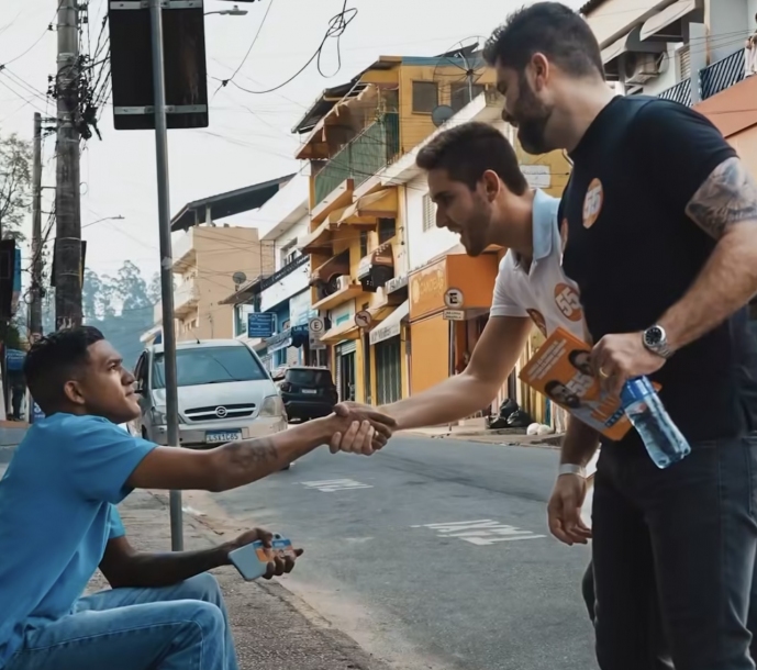 Danilo Joan e Kauãn Berto realizam caminhada no Polvilho 