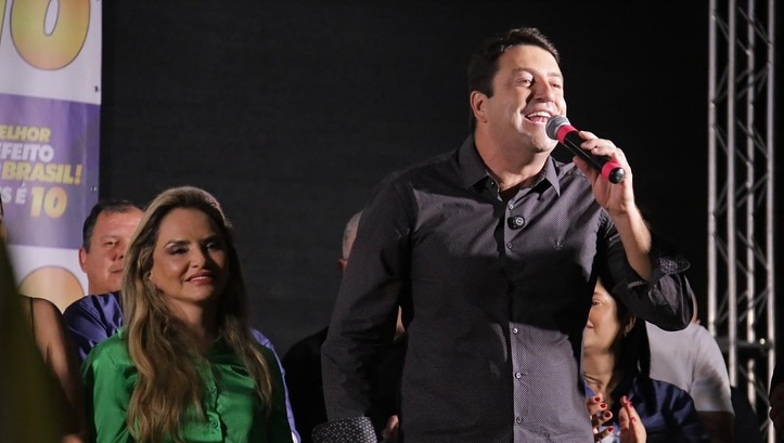 Elvis Cezar realiza Comício no bairro Parque Santana e reúne milhares de pessoas