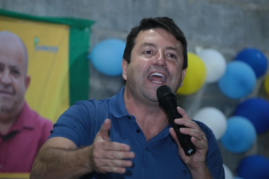 Elvis Cezar participa de reuniões com famílias de Santana de Parnaíba