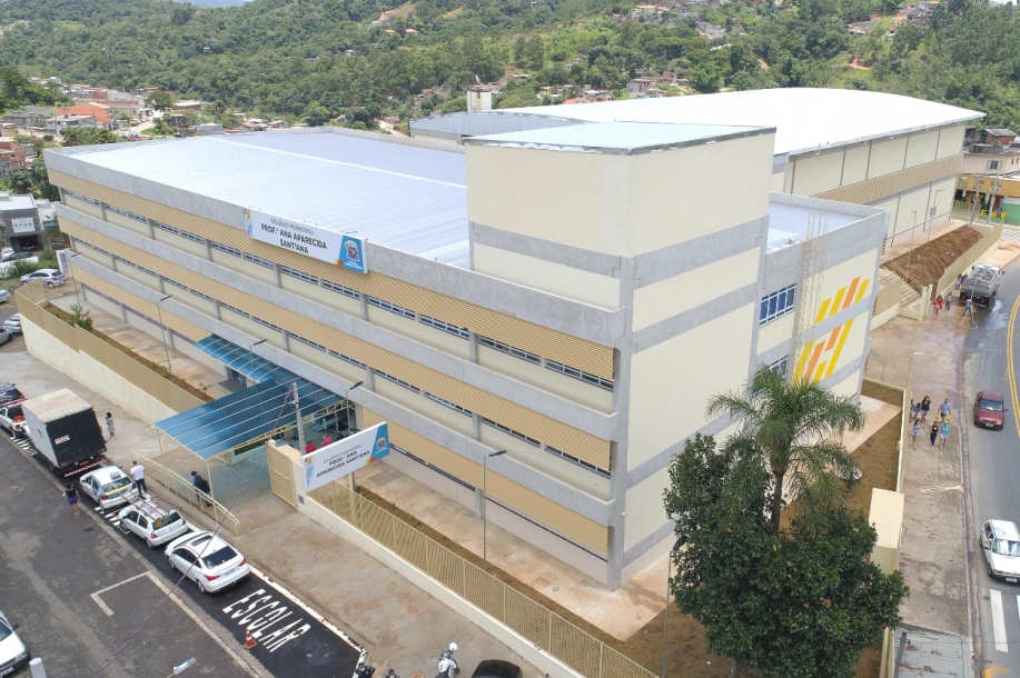 Elvis Cezar entregou 25 Colégios Municipais em Santana de Parnaíba