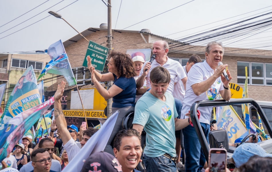 Furlan e Beto Piteri reúnem milhares de pessoas em caminhada no Engenho Novo