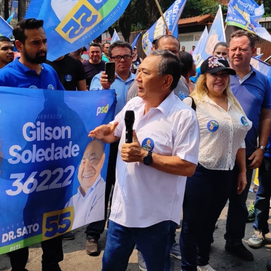 Doutor Sato mostra compromisso com a comunidade durante caminhada em Jandira 