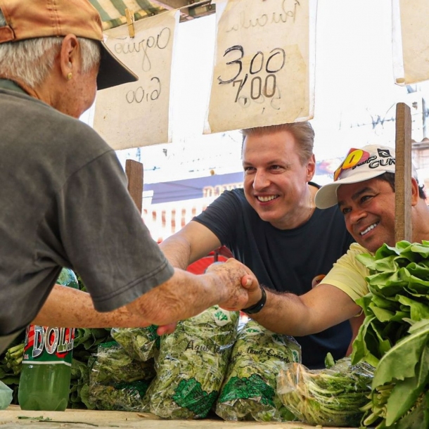 Igor Soares e Teco Godoy reafirmam compromisso com Itapevi em visita à Feira do Jd. Rainha
