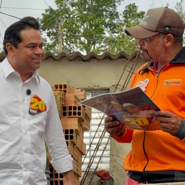 Teco Godoy realiza caminhada pela Vila Santa Rita em Itapevi