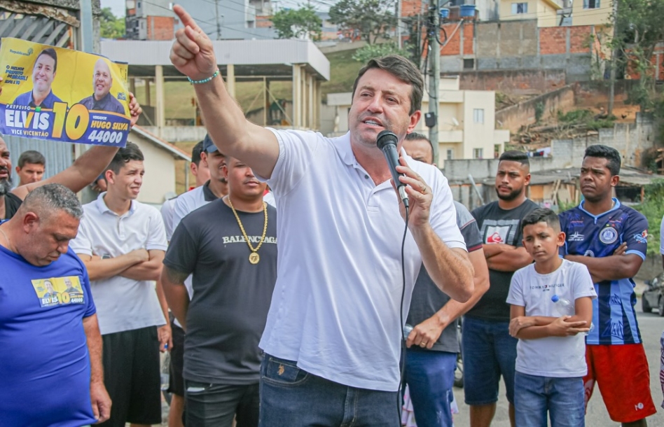 Elvis Cezar participa de reunião com os moradores de Santana de Parnaíba