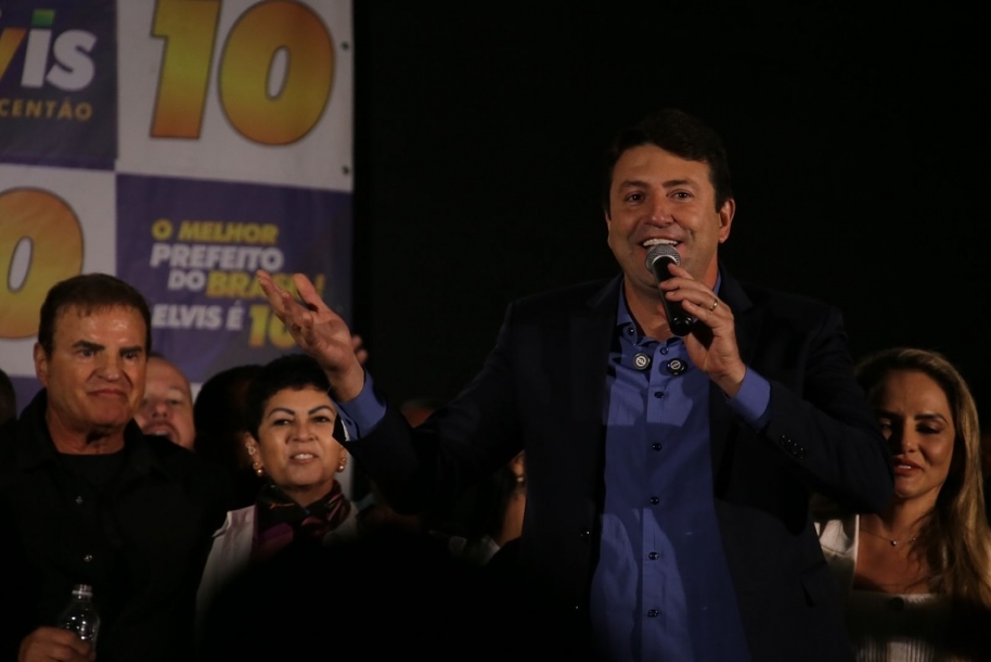 Elvis Cezar realiza comício na Fazendinha e reúne milhares de moradores