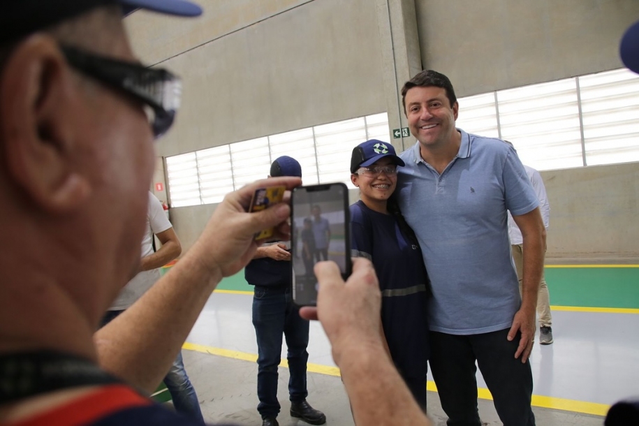 Elvis Cezar reafirma compromisso com Santana de Parnaíba durante reunião na empresa Modular 