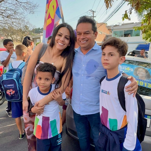 Teco Godoy reafirma compromisso com Itapevi em caminhada no bairro Cardoso 