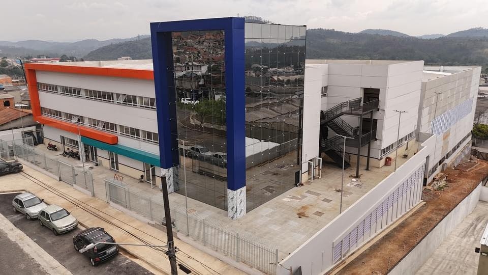 Avançam obras de construção do novo colégio Abelardo na Fazendinha
