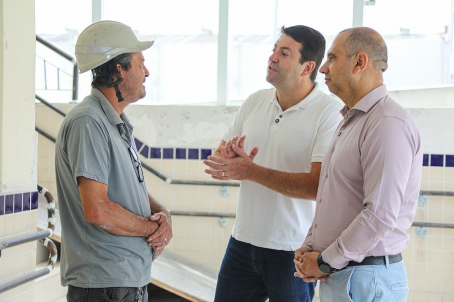 Marcos Tonho e Elvis Cezar vistoriam obras do Novo Colégio Abelardo 