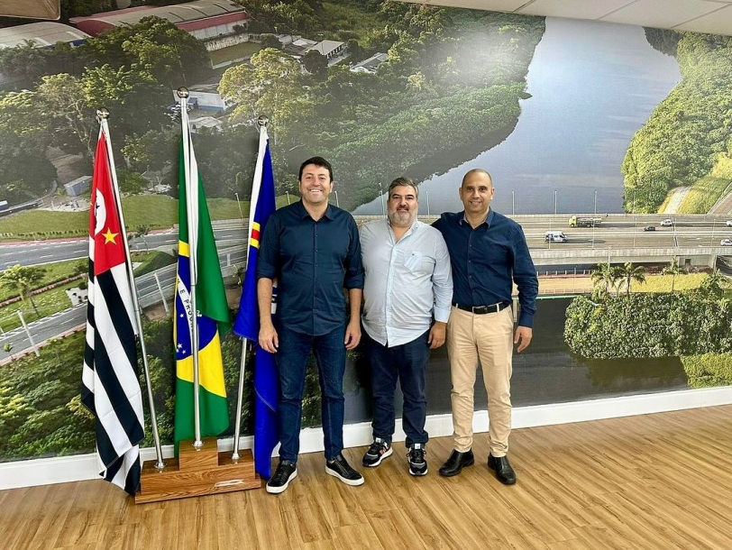 Marcos Tonho e Elvis Cezar apresentam inovações de Parnaíba para prefeito de Lagos 