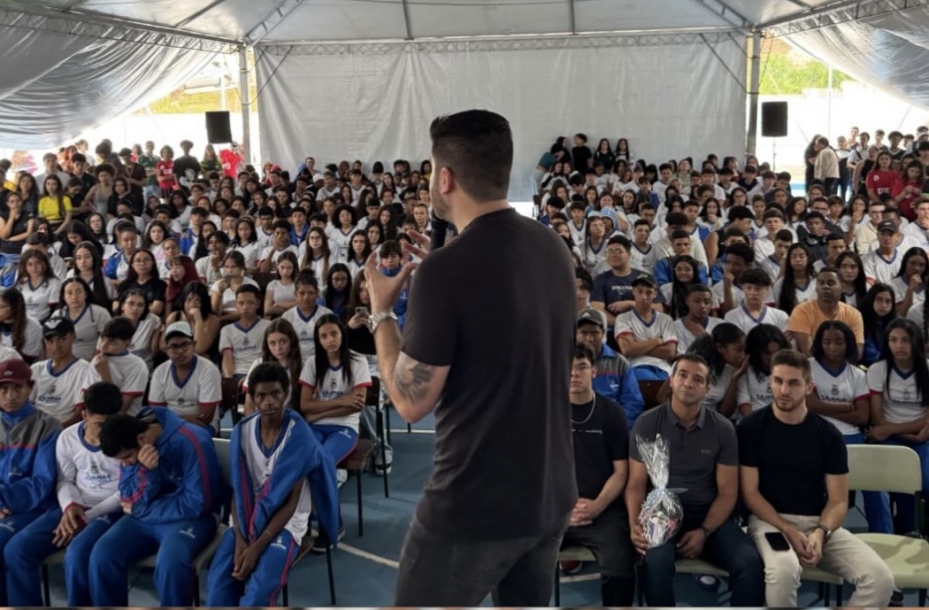 Danilo Joan prestigia 12ª Feira Técnico-Científica da ETEC em Cajamar