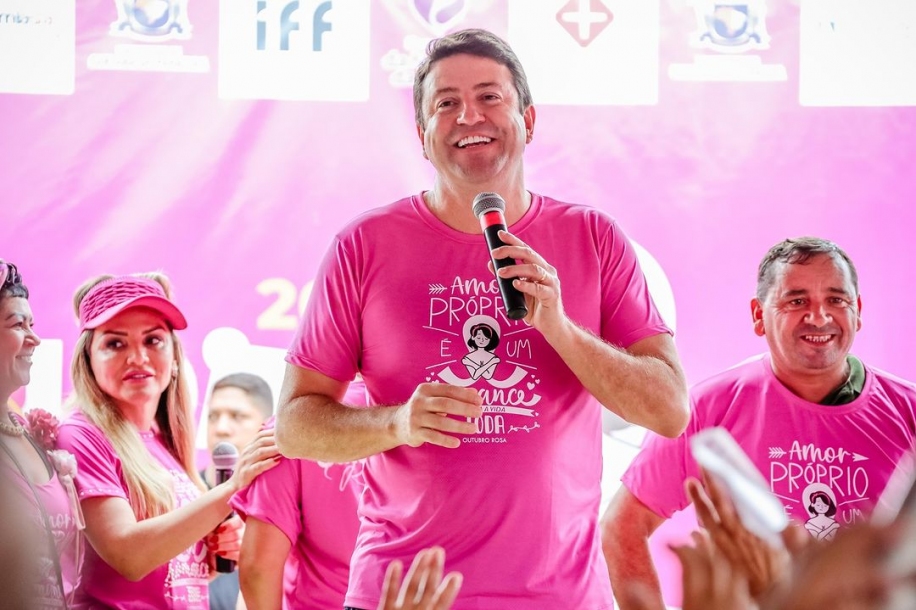 Elvis Cezar prestigia tradicional Caminhada Rosa em Santana de Parnaíba