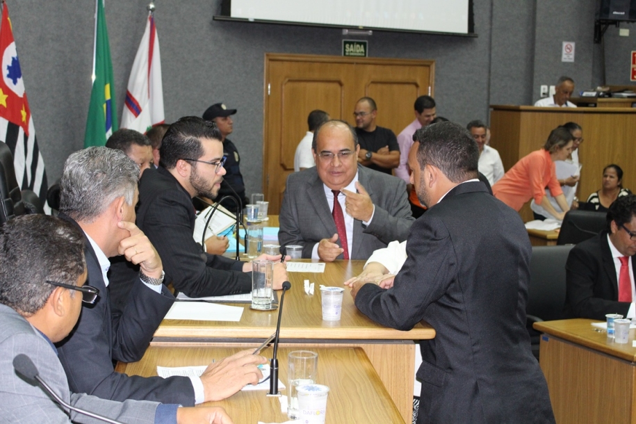 Vereadores instalam processo de impeachment contra Paula Ribas