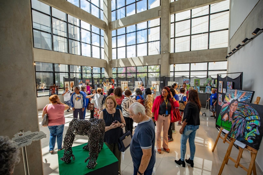 Após cursos, idosos do CCI de Santana de Parnaíba têm obras de arte expostas
