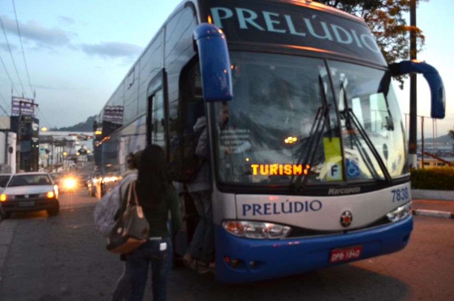 Dalete Oliveira corta transporte dos estudantes e causa revolta