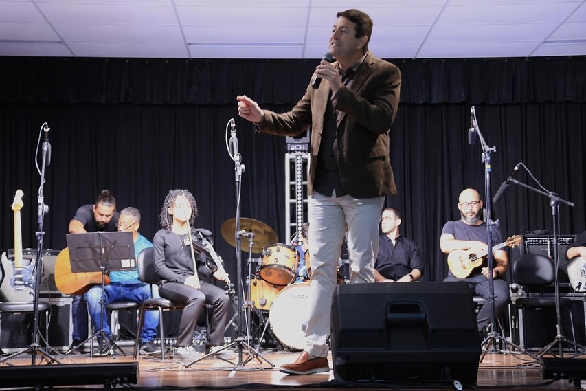 Elvis Cezar prestigia apresentação dos alunos de música do CCAM Fazendinha