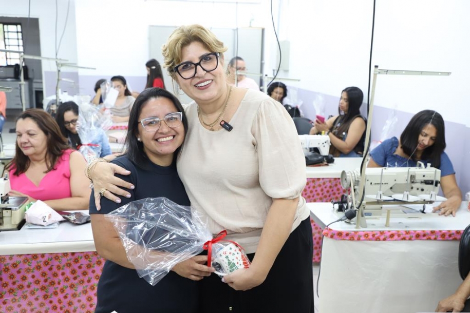 Costureiras da Confecção Vale do Sol recebem agradecimento pelo trabalho em Barueri