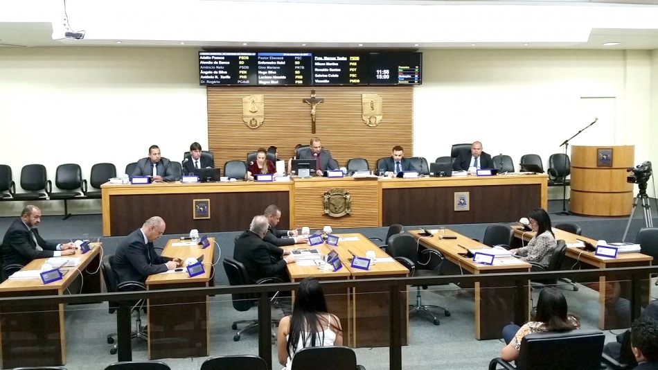 Câmara de Parnaíba cassa o mandato do vereador Dr. Rogério