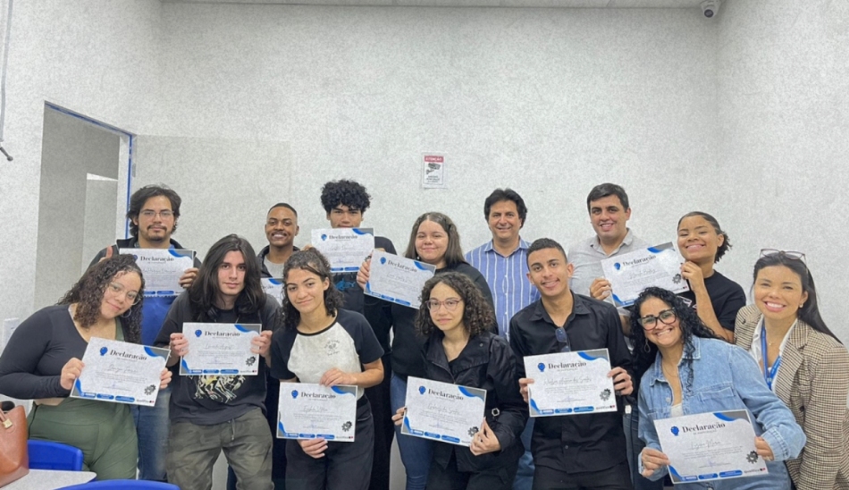 Jovens de Jandira concluem Curso de Assistente Administrativo 