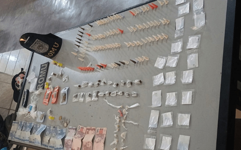 ROMU Jandira realiza flagrante de tráfico de drogas e captura procurado da Justiça