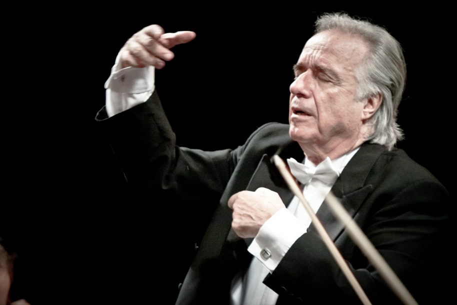 Natal em Barueri terá árvore de 28 metros, música, luzes e artes