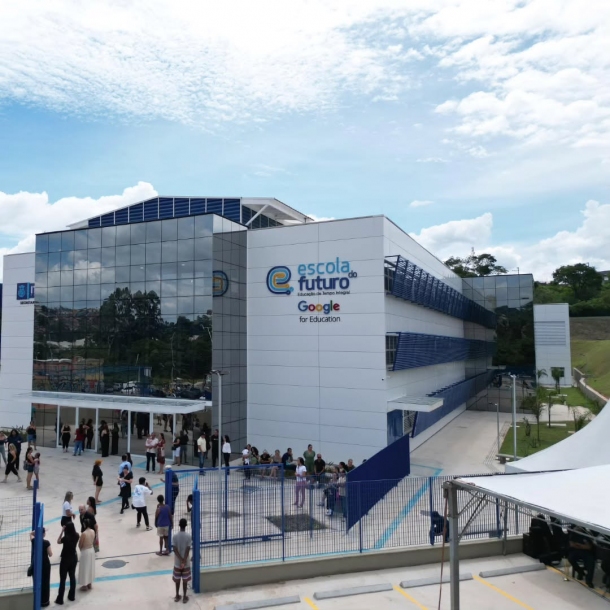 Prefeito Igor Soares entrega nova Escola do Futuro na Cohab