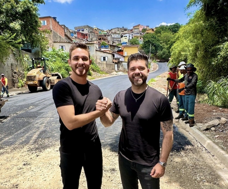 Danilo Joan e Kauãn Berto vistoriam obras de pavimentação no Parque São Roberto I
