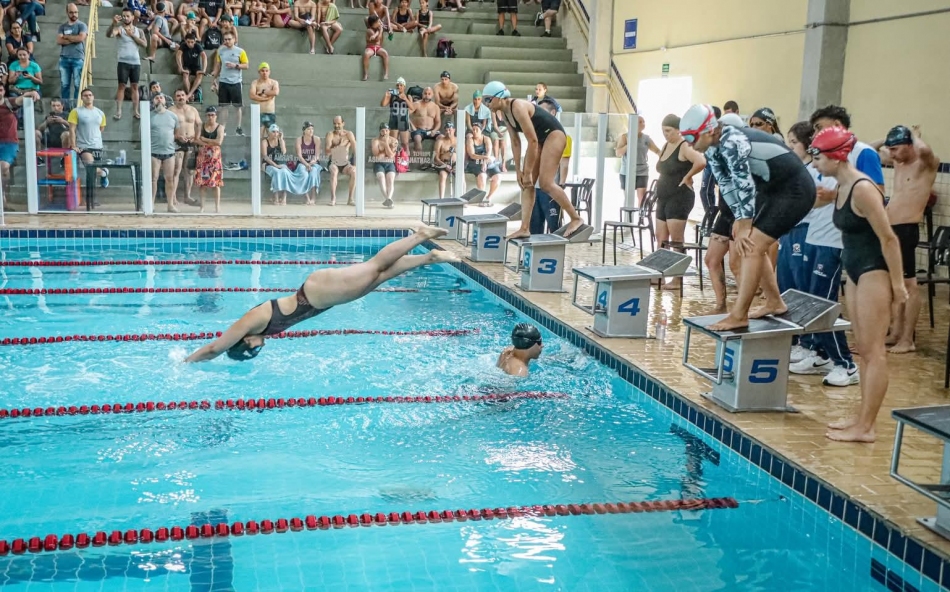 Parnaíba realiza festival de natação no Complexo Esportivo Prof. Imídeo Giuseppe Nérici