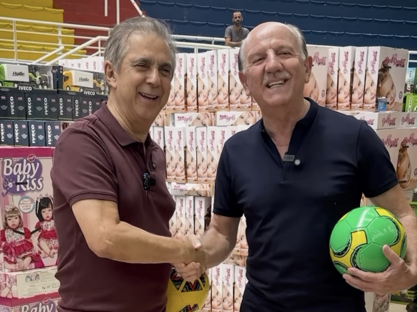 Furlan e Piteri seguem entregando cerca de 50 mil brinquedos às crianças de Barueri