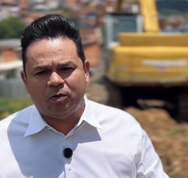Teco Godoy acompanha limpeza e desassoreamento do Córrego Ribeirão São João