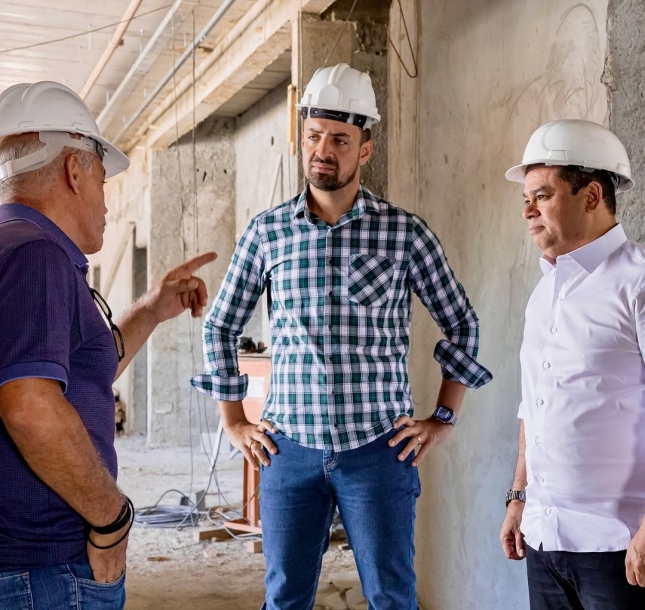 Prefeito Teco Godoy vistoria obras de construção da nova UBS Cohab