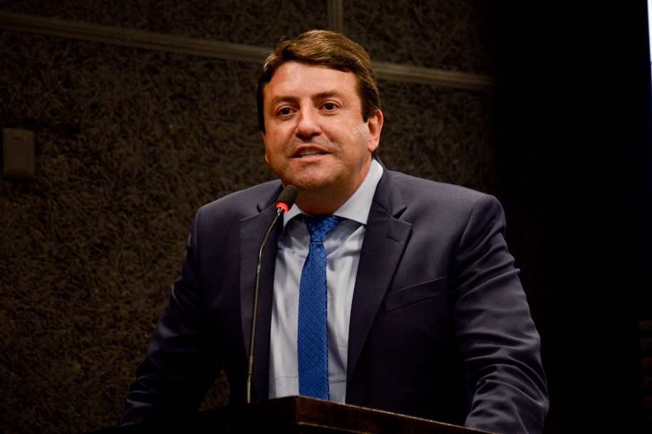 Elvis Cezar anuncia vacinação contra Dengue para jovens de 10 a 14 anos