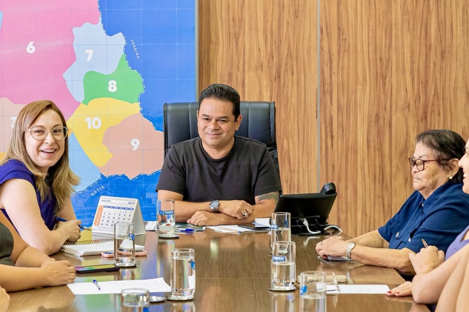 Teco Godoy realiza reunião com equipe do Fundo Social de Solidariedade
